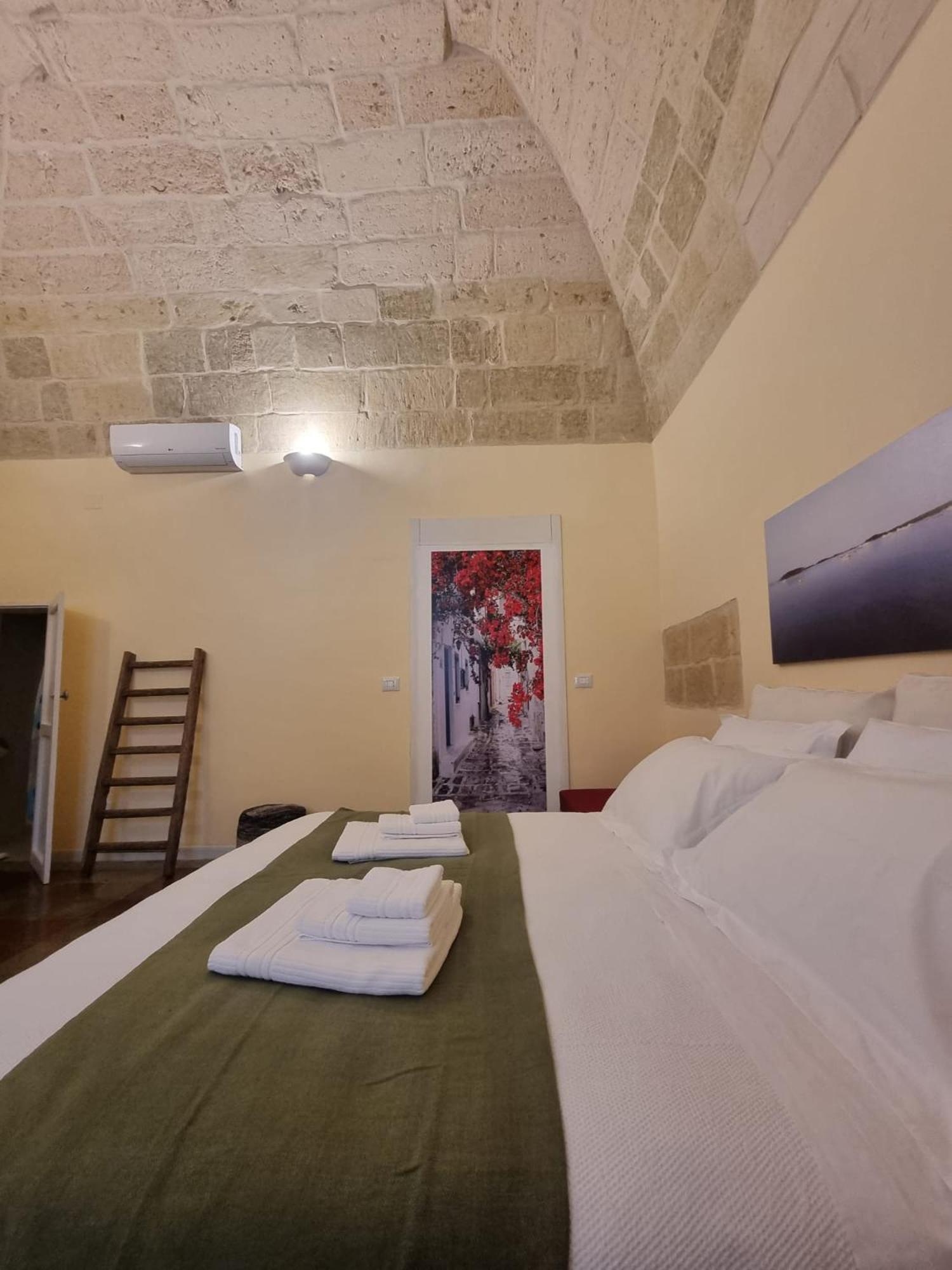 La Volta Bed and Breakfast Lecce Exteriör bild